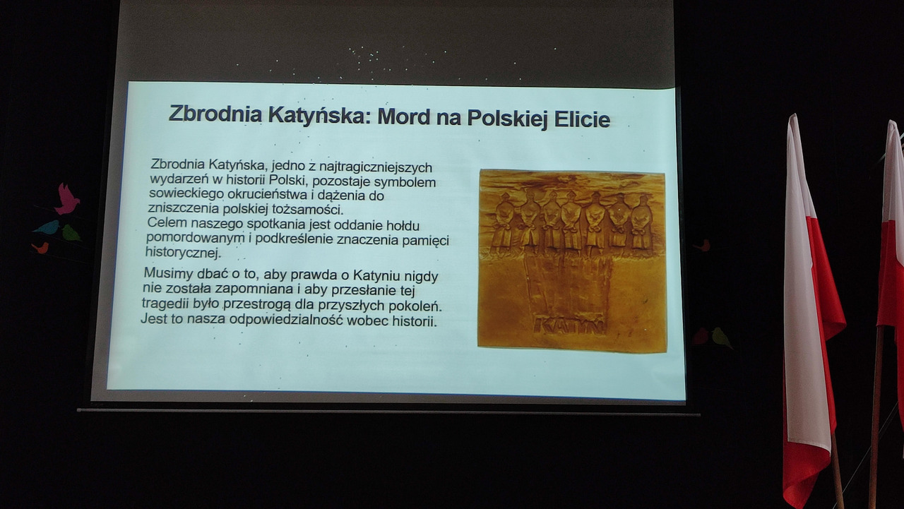 Slajd prezentacji o Zbrodni Katyńskiej: Mord na Polskiej Elicie