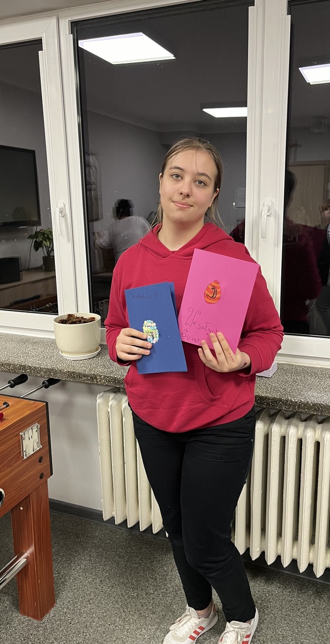 Aurelia prezentuje swoją kartkę wielkanocną