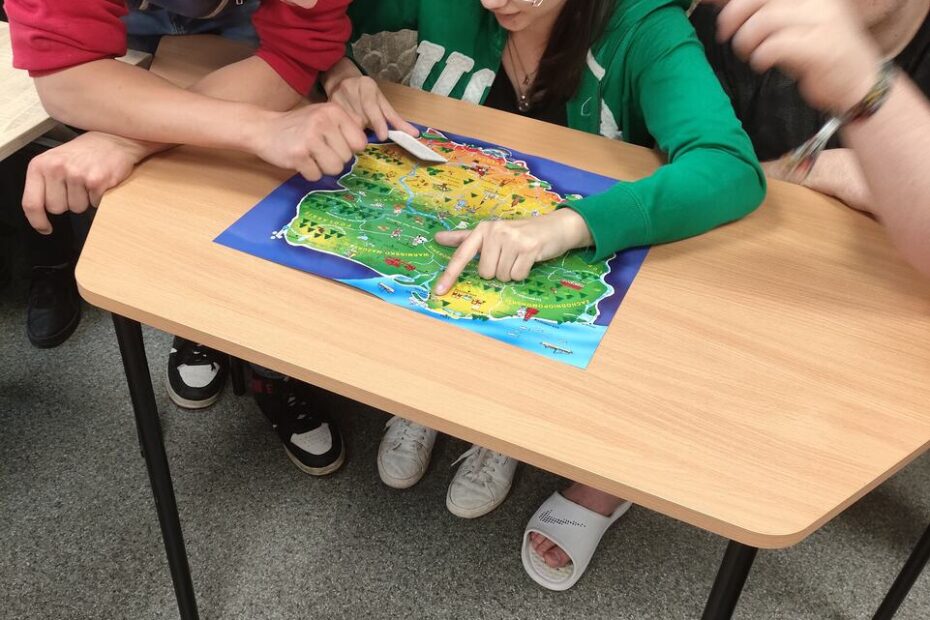 Narada zespołu w zadaniu z mapą
