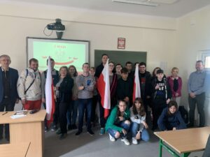 Pamiątkowa fotografia z okazji wykładu o świętach państwowych w maju