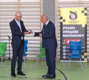Pani Dyrektor SP 46 Specjalnej oraz prowadzący pani Alicja Siwik- Ramatowska i pan Zdzisław Bach witają zaproszonych gości na Wojewódzkim Turnieju BRD.