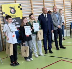 Wręczenie nagród i dyplomów zawodnikom w Turnieju