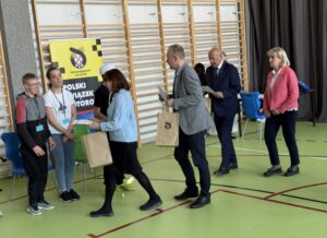 Wręczenie nagród i dyplomów zawodnikom w Turnieju
