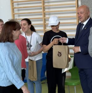 Wręczenie nagród i dyplomów zawodnikom w Turnieju