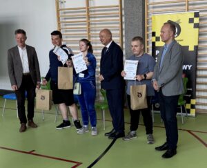 Wręczenie nagród i dyplomów zawodnikom w Turnieju