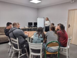 Wychowawczyni p. Ela prezentuje młodzieży temat emocji
