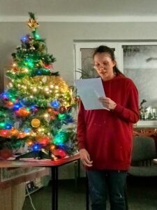 Zdjęcie przedstawia jedną z uczestniczek konkursu "Kolędowania Czar".