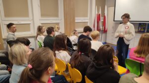 Uczniowie i nauczyciele na uroczystościach z okazji 2 i 3 maja